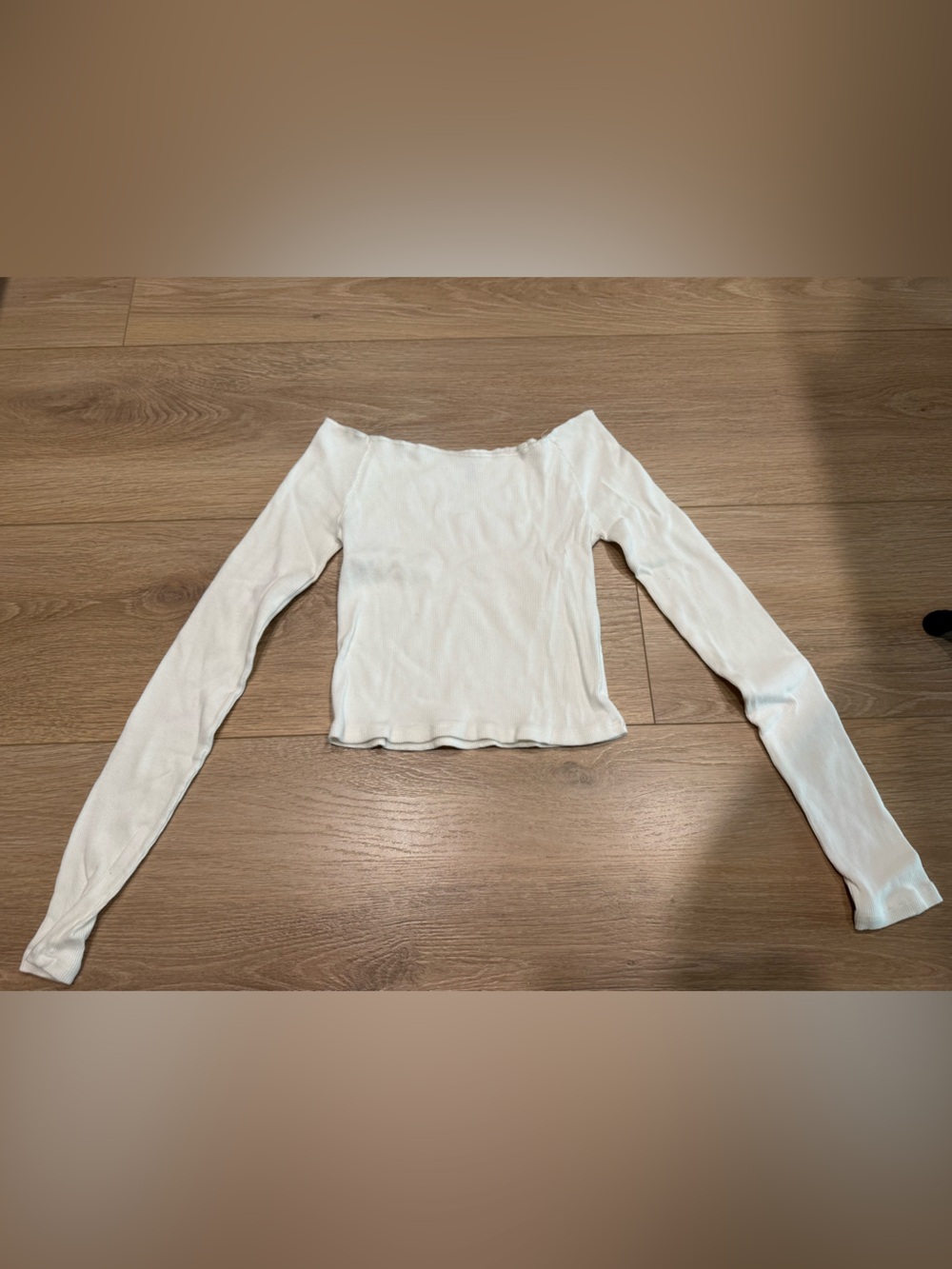 Brandy Melville white long sleeve cropped ribbed top